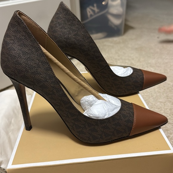 Pumps - Picture 2 of 3